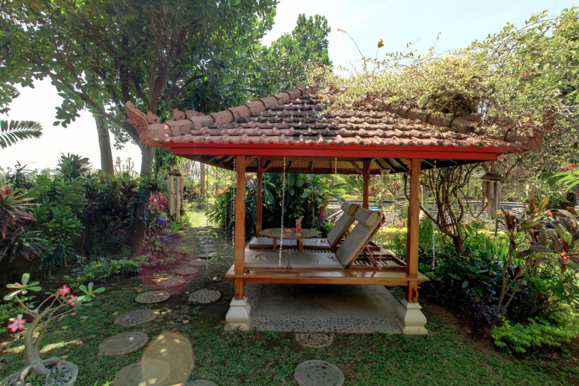 Sawah Lovina Hotel Exterior photo