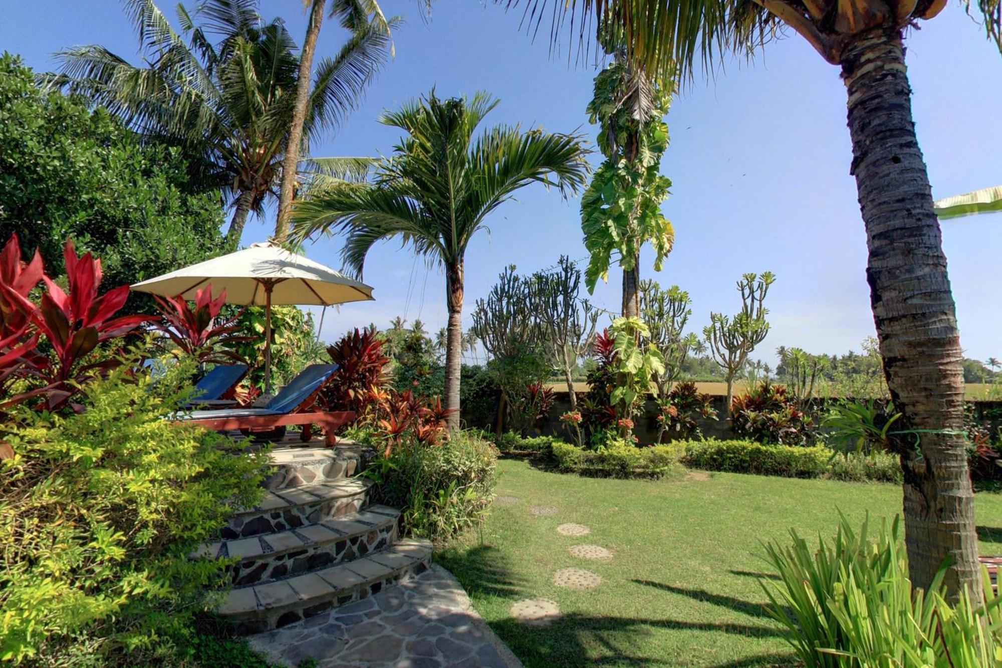 Sawah Lovina Hotel Exterior photo